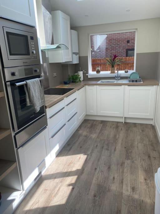 Beautiful 3 Bed Home In The Heart Of New Forest Hordle Buitenkant foto
